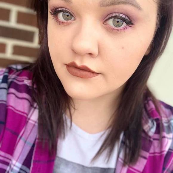 Meet your Posher, Erika - Picture 1 of 1